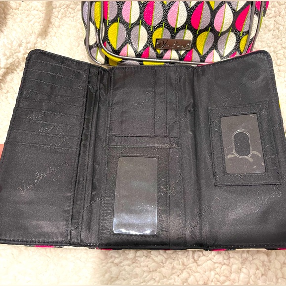 Vera Bradley leaf pattern multicolor cross body with matching wallet - Picture 2 of 7